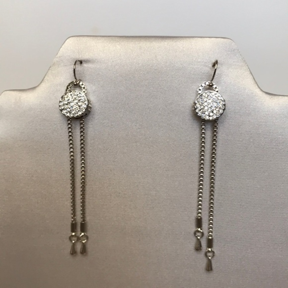 🎊NEW Dangling blinky rhinestone earrings. 🎊
